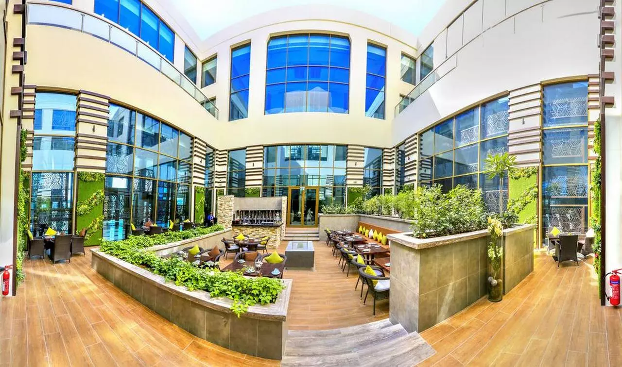 METROPOLITAN_SHABAVIZ (6).jpg